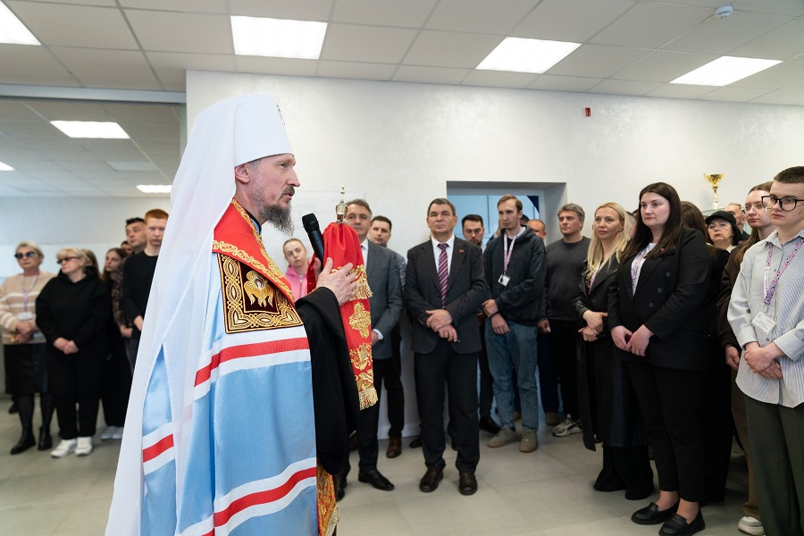 Вениамин, Митрополит Минский и Заславский с визитом на СП ООО "Фармлэнд" с коллективом