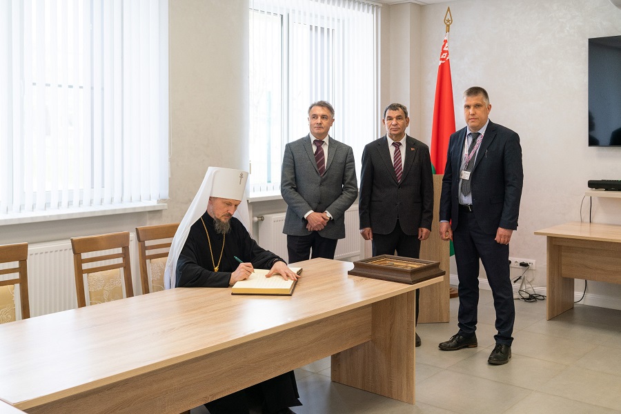 Вениамин, Митрополит Минский и Заславский с визитом на СП ООО "Фармлэнд" с посланием